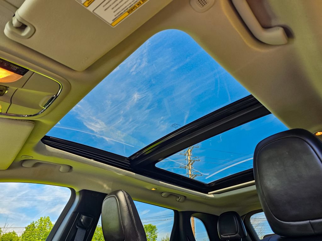 Certified 2022 Jeep Cherokee Latitude w/ Sun & Sound Group AWD/4WD image 16