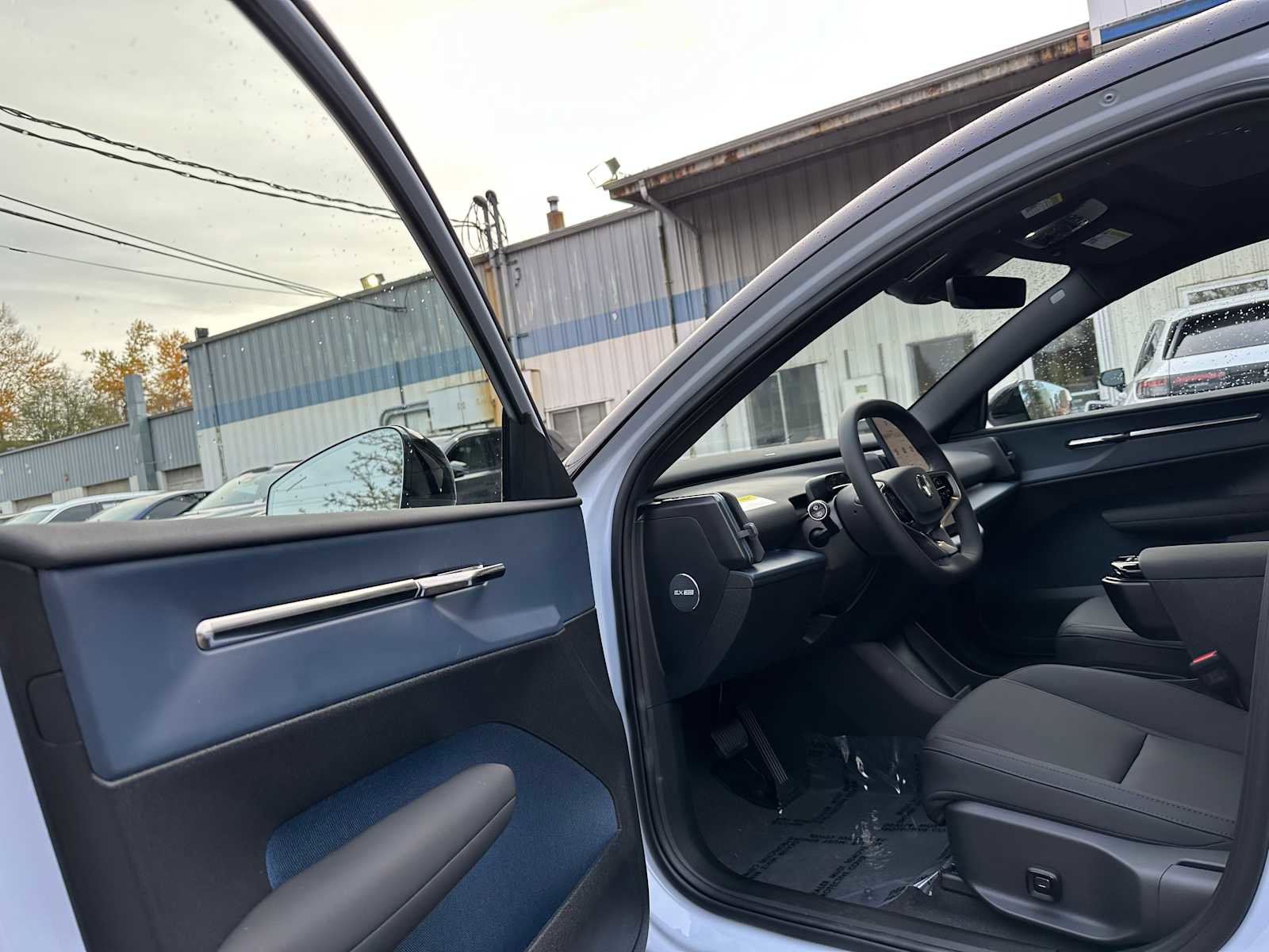 New 2026 Volvo EX30 Plus w/ Protection Package Premier image 20