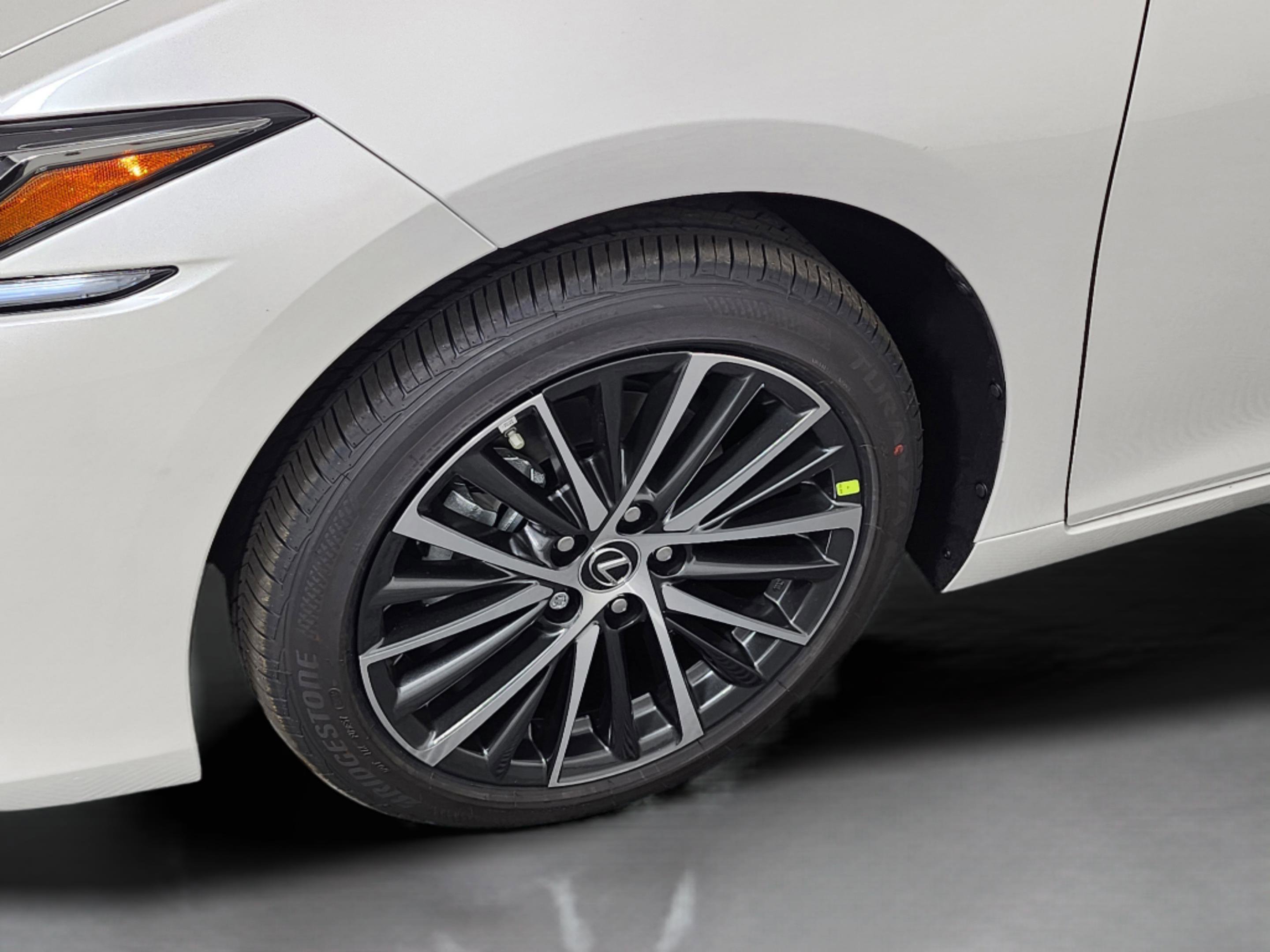 New 2025 Lexus ES 350 w/ Premium Package image 10