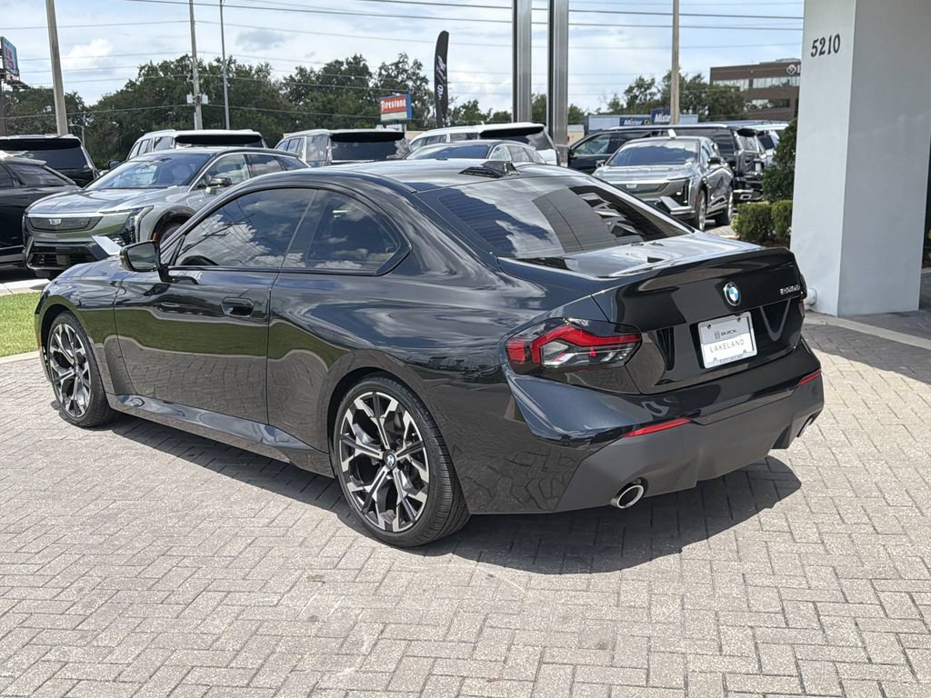 Used 2025 BMW 230i Coupe w/ Premium Package RWD image 4