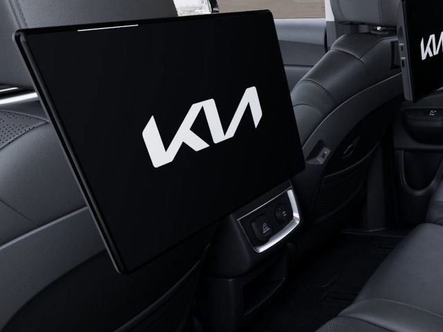 Certified 2025 Kia Carnival SX FWD image 26