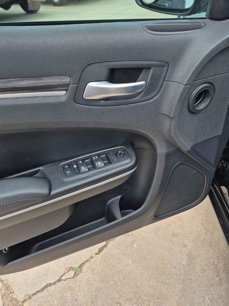 Used 2020 Chrysler 300 Touring w/ Sport Appearance Package image 14