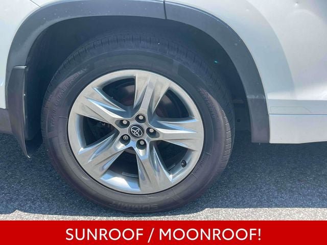 Used 2016 Toyota Highlander Limited AWD/4WD image 10