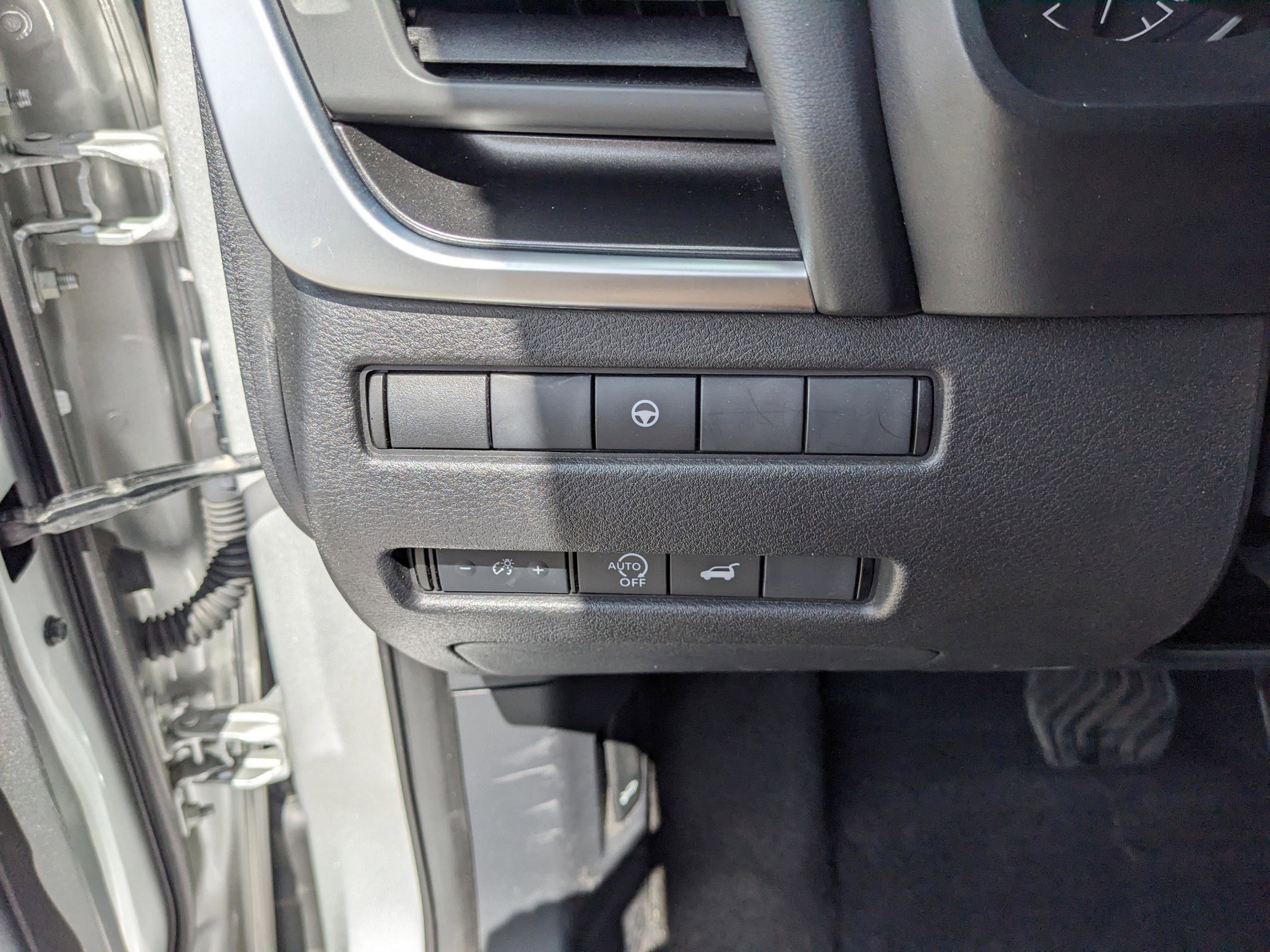 Used 2024 Nissan Rogue SV image 35