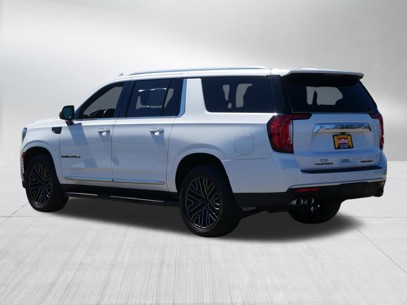 Used 2022 GMC Yukon XL Denali image 5
