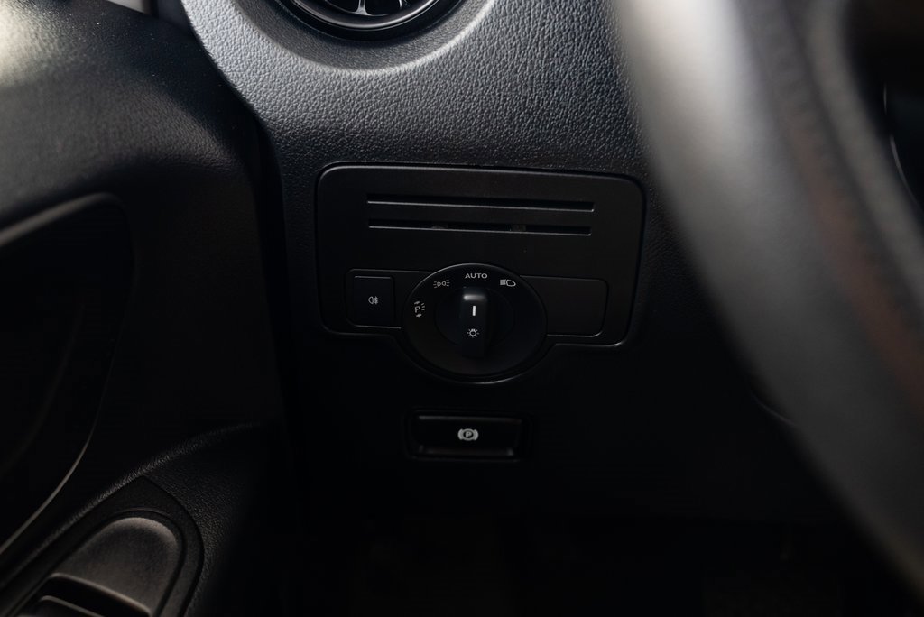 Used 2023 Mercedes-Benz Metris image 11