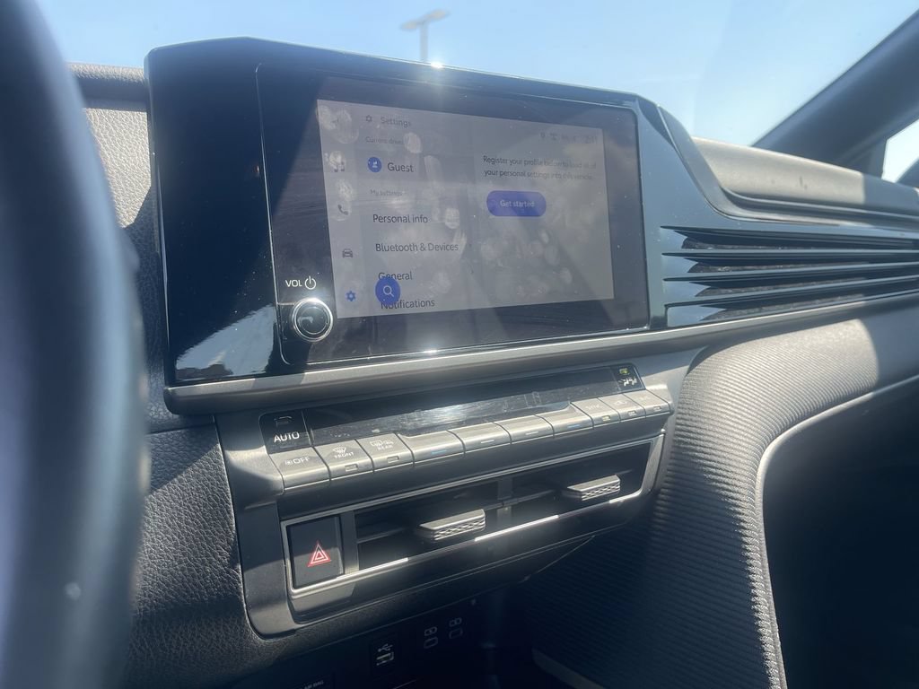 Used 2025 Toyota Camry SE FWD image 17