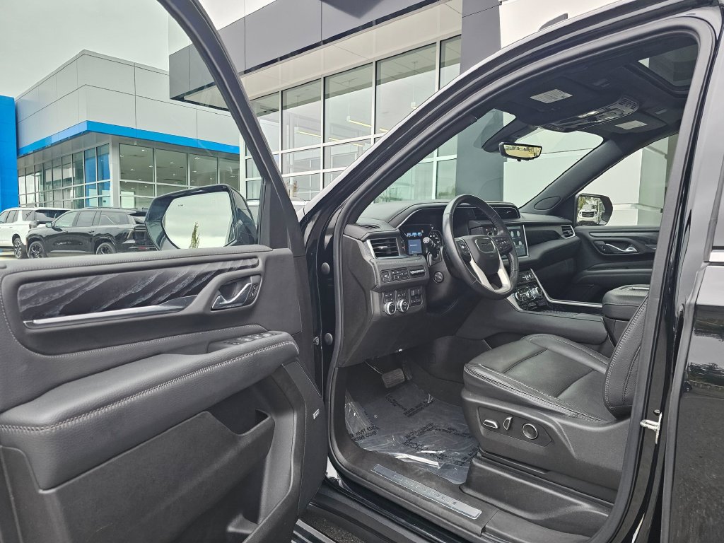 Used 2021 GMC Yukon Denali w/ Denali Ultimate Package AWD/4WD image 23