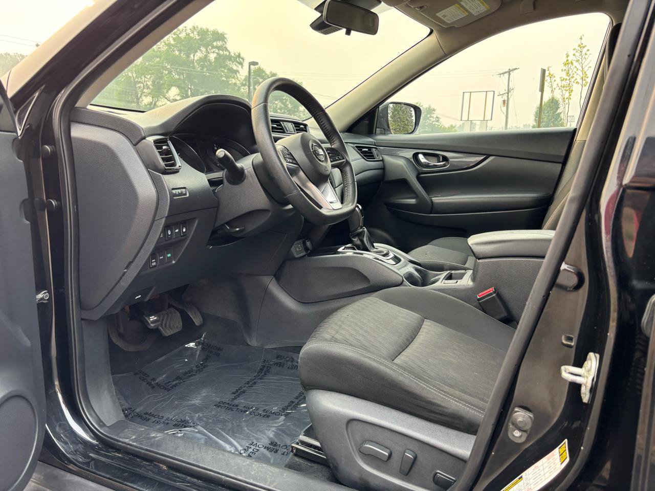 Used 2019 Nissan Rogue SV AWD/4WD image 16