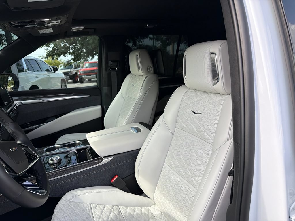 Used 2026 Cadillac Escalade V w/ LPO, ONYX Package AWD/4WD image 23