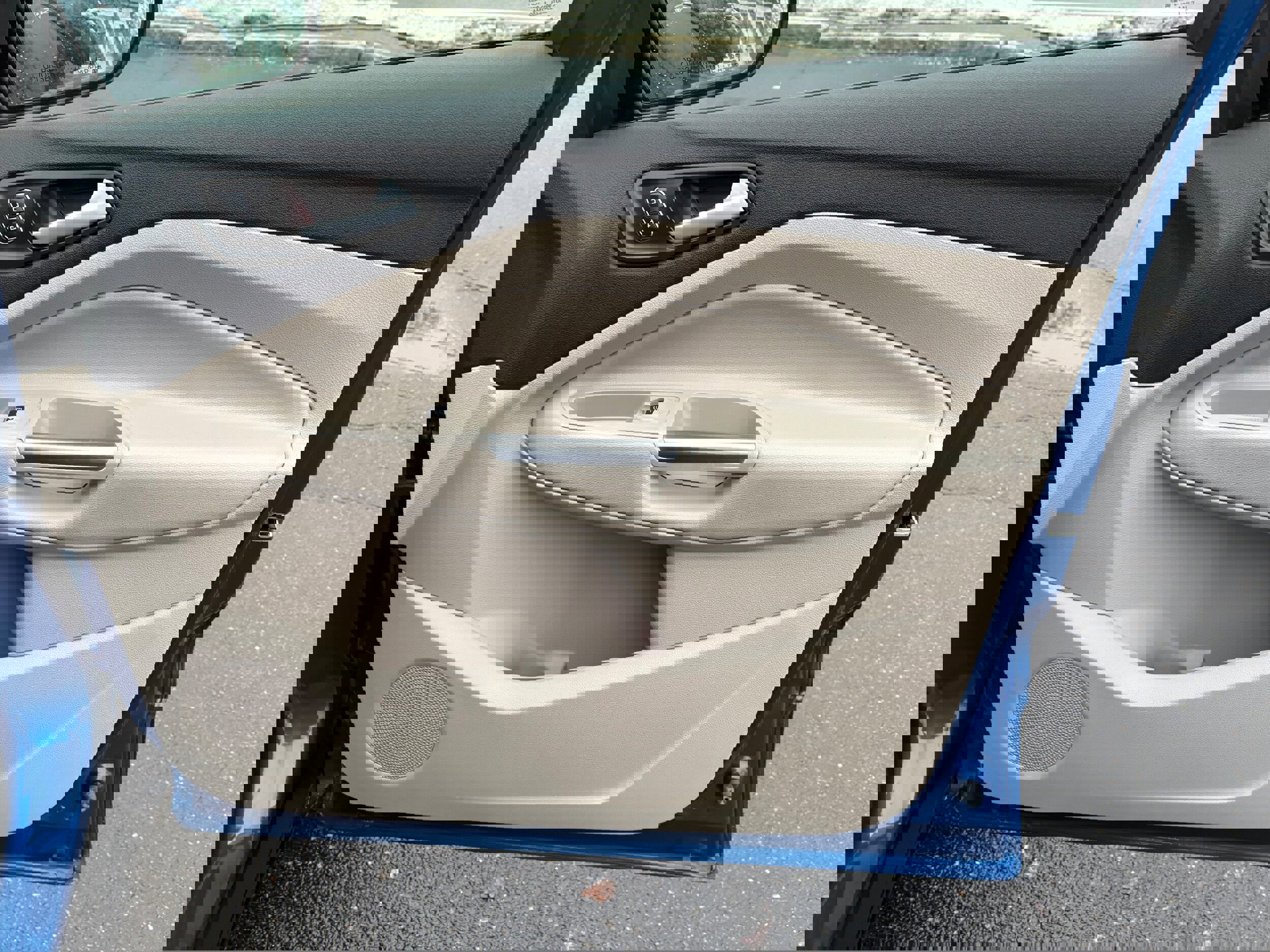 Used 2017 Ford Escape Titanium image 30