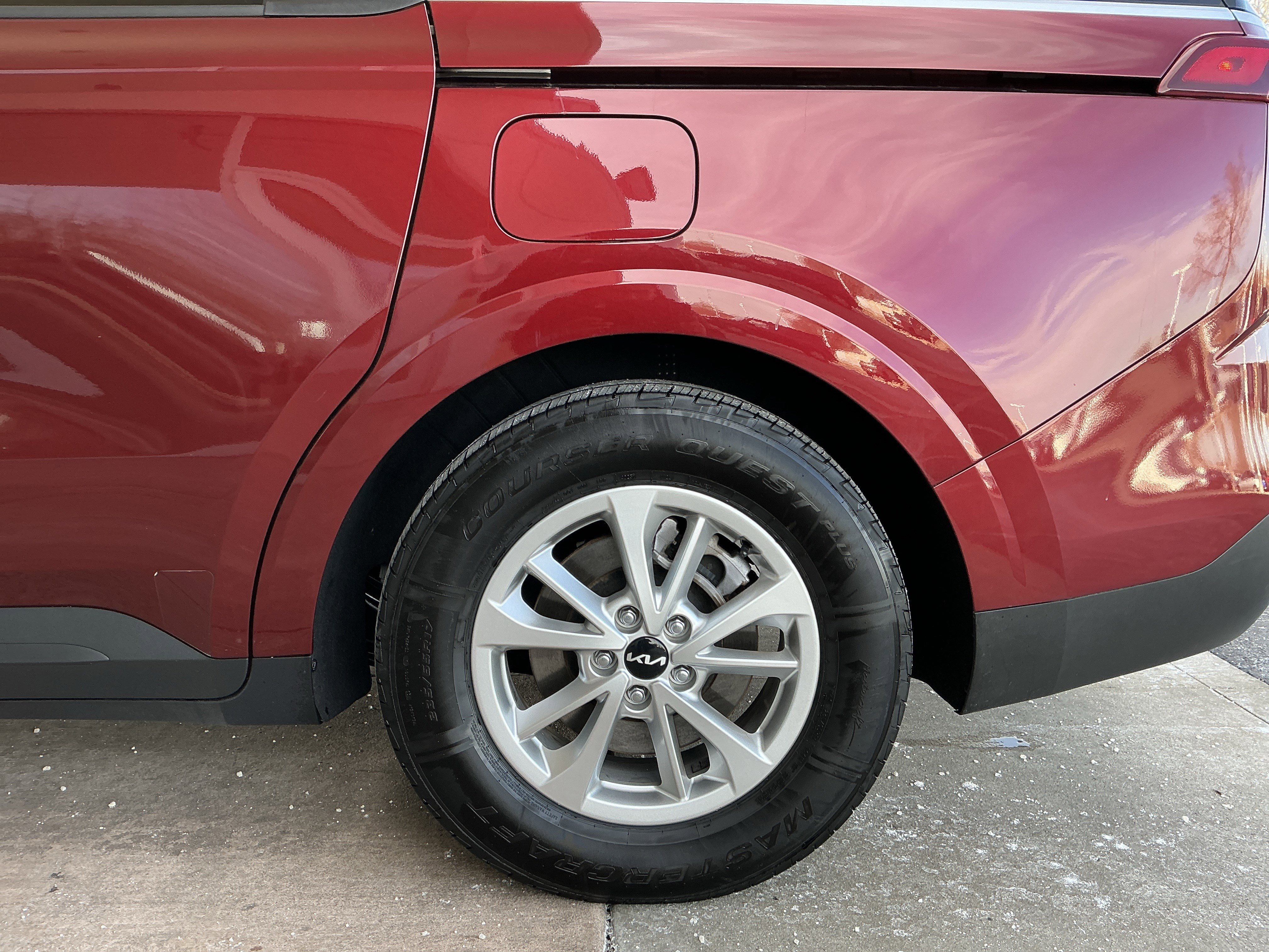 Used 2022 Kia Carnival LX image 23