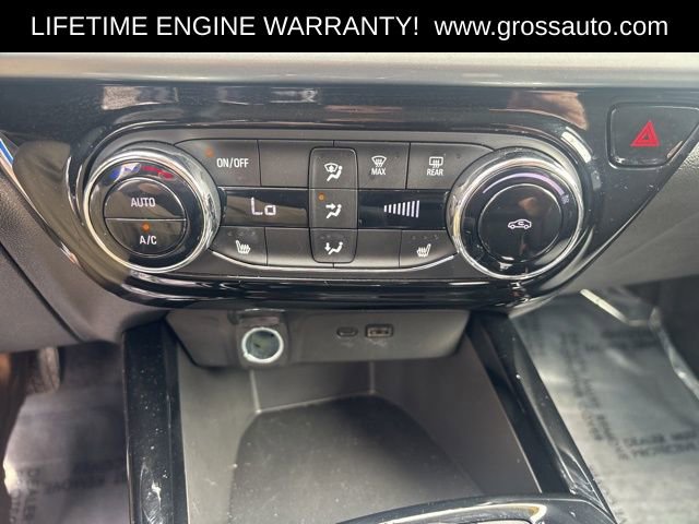 Used 2025 Chevrolet Trax LT w/ LT Convenience Package FWD image 17