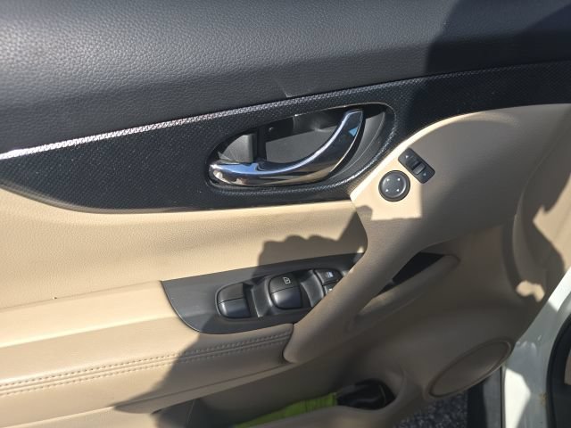 Used 2016 Nissan Rogue SL w/ SL Premium Package FWD image 9