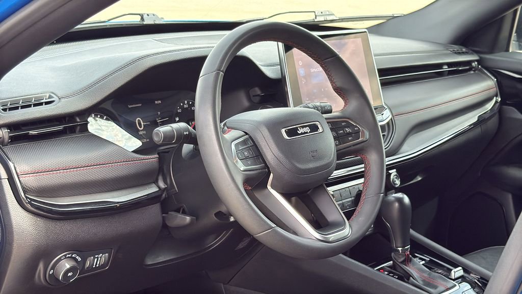 Used 2024 Jeep Compass Trailhawk image 10