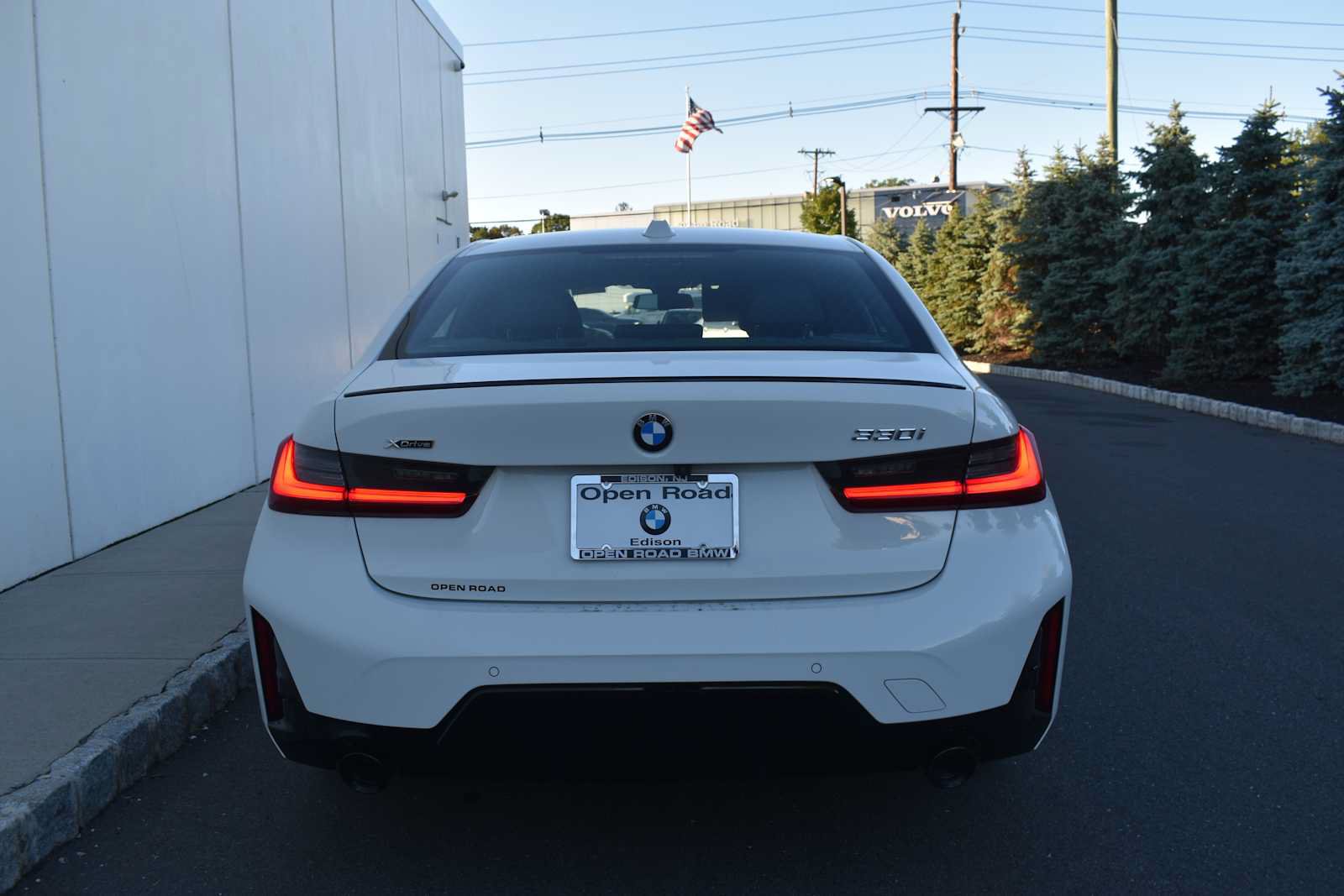 Used 2023 BMW 330i xDrive Sedan w/ M Sport Package AWD/4WD image 4