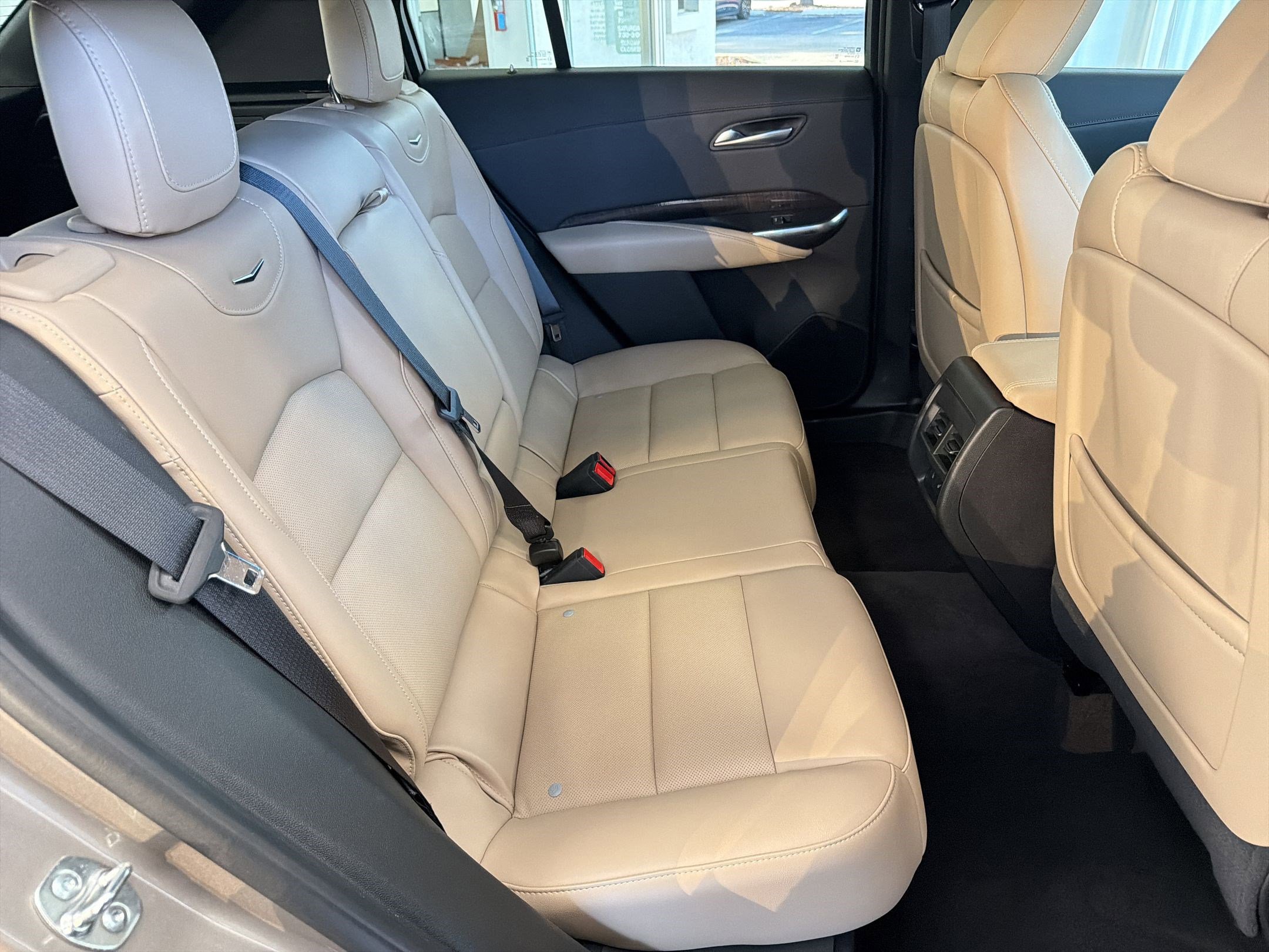 Used 2024 Cadillac XT4 Premium Luxury w/ Technology Package FWD image 28