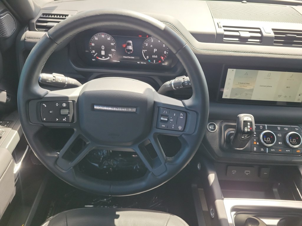 Used 2024 Land Rover Defender 110 X-Dynamic SE AWD/4WD image 18