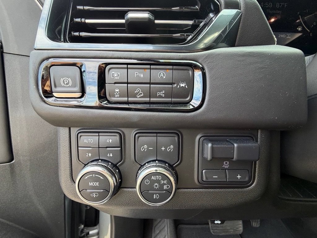 Used 2025 GMC Yukon AT4 Ultimate AWD/4WD image 4