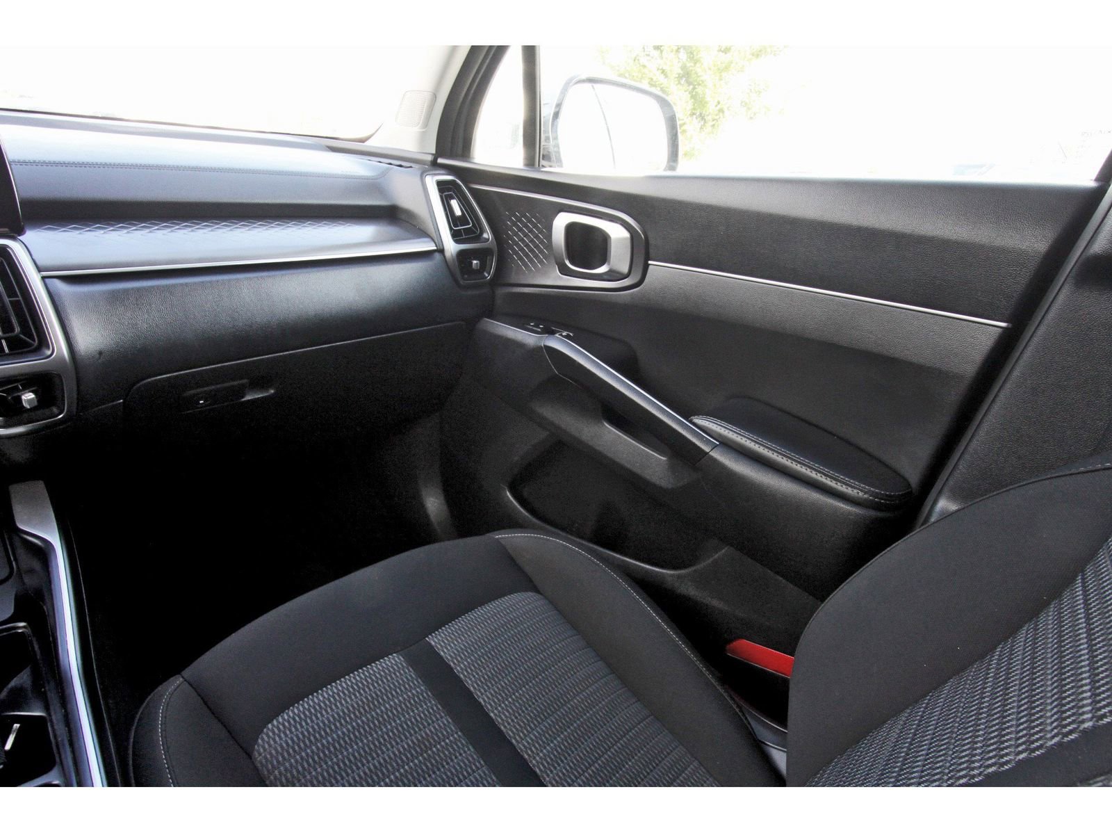 Used 2021 Kia Sorento LX image 13