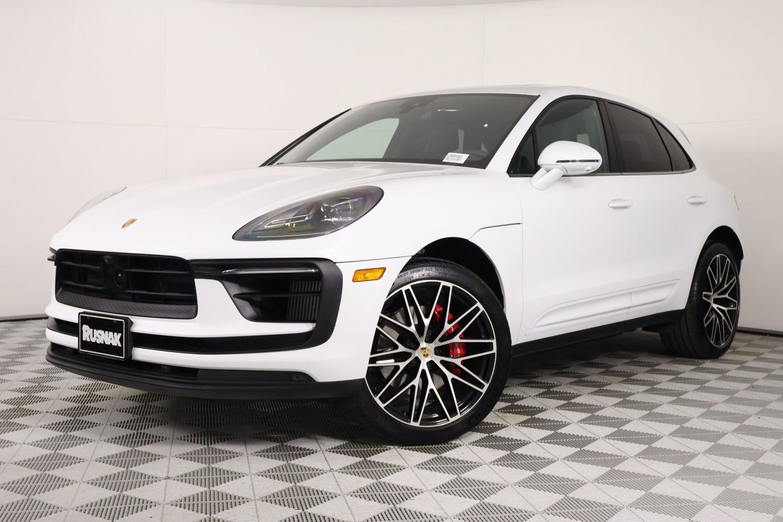 Certified 2026 Porsche Macan S AWD/4WD image 1