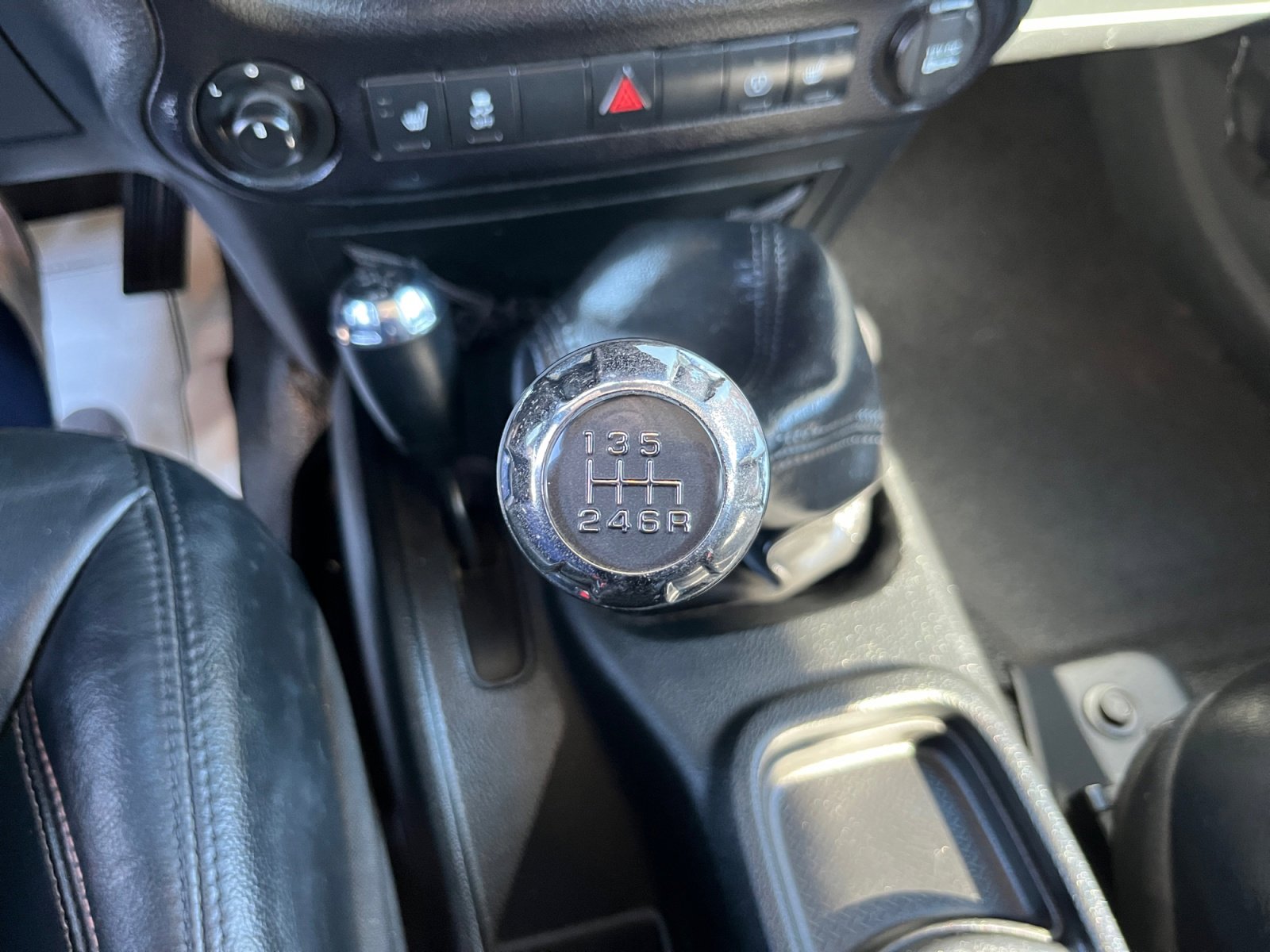 Used 2016 Jeep Wrangler Unlimited Sahara image 29