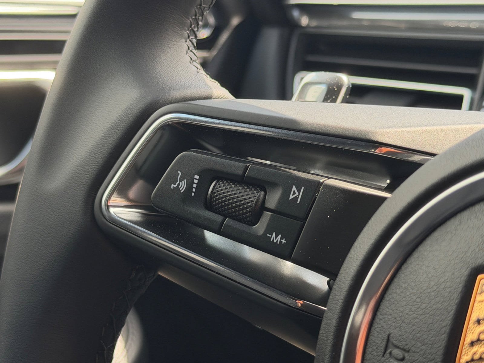 New 2026 Porsche Macan AWD/4WD image 23