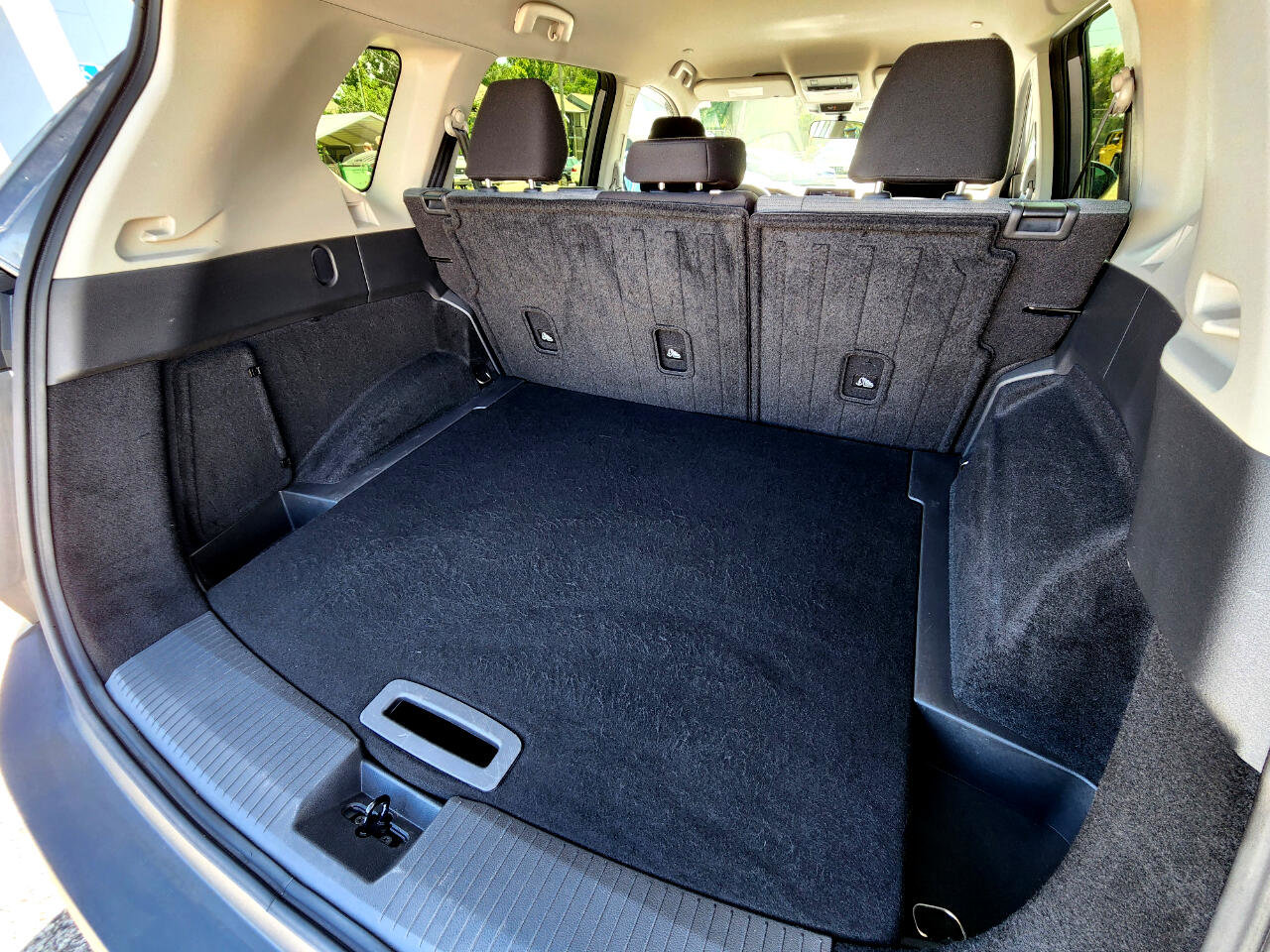 Used 2023 Nissan Rogue SV image 27