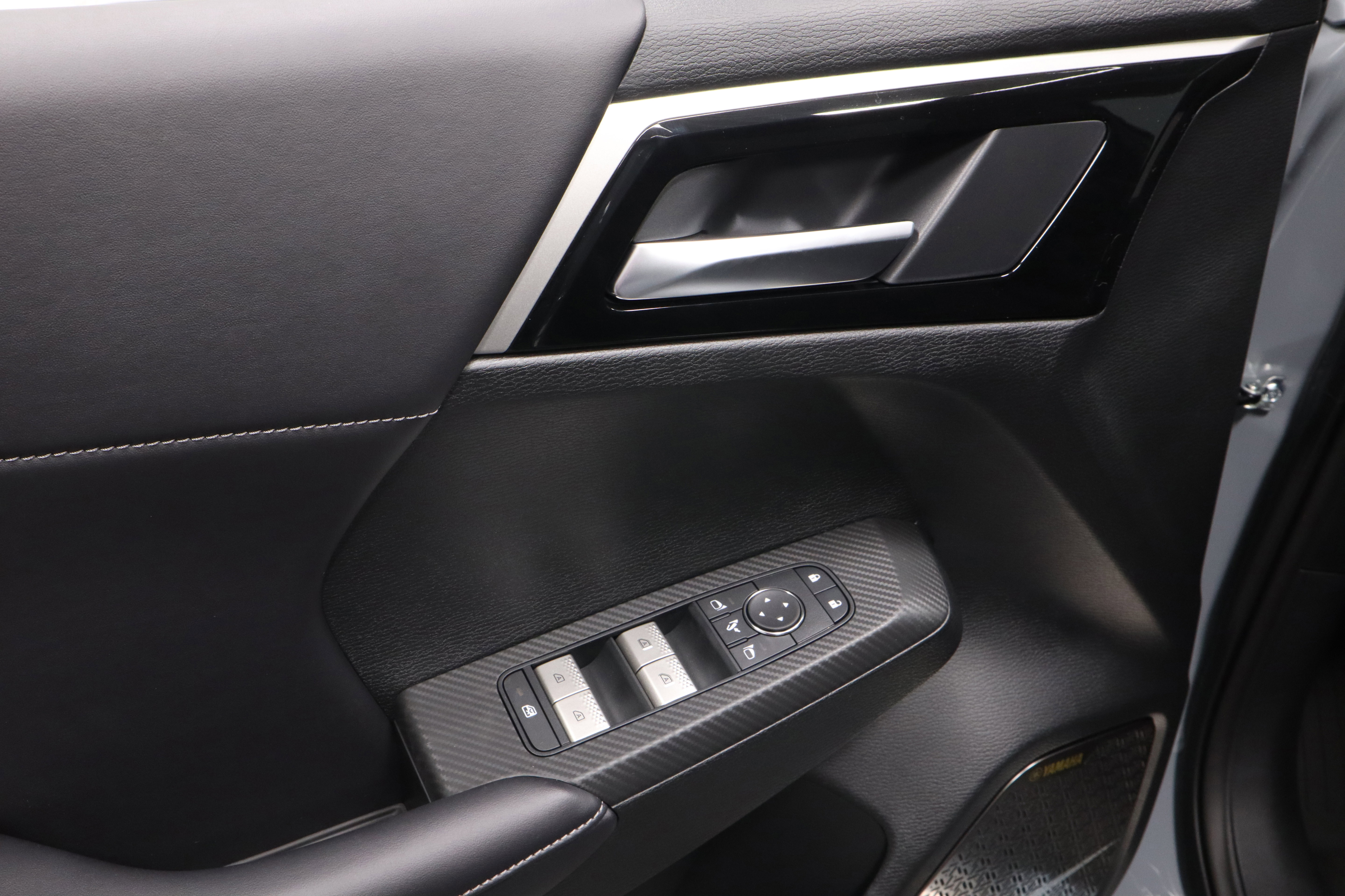 New 2026 Mitsubishi Outlander SE image 16