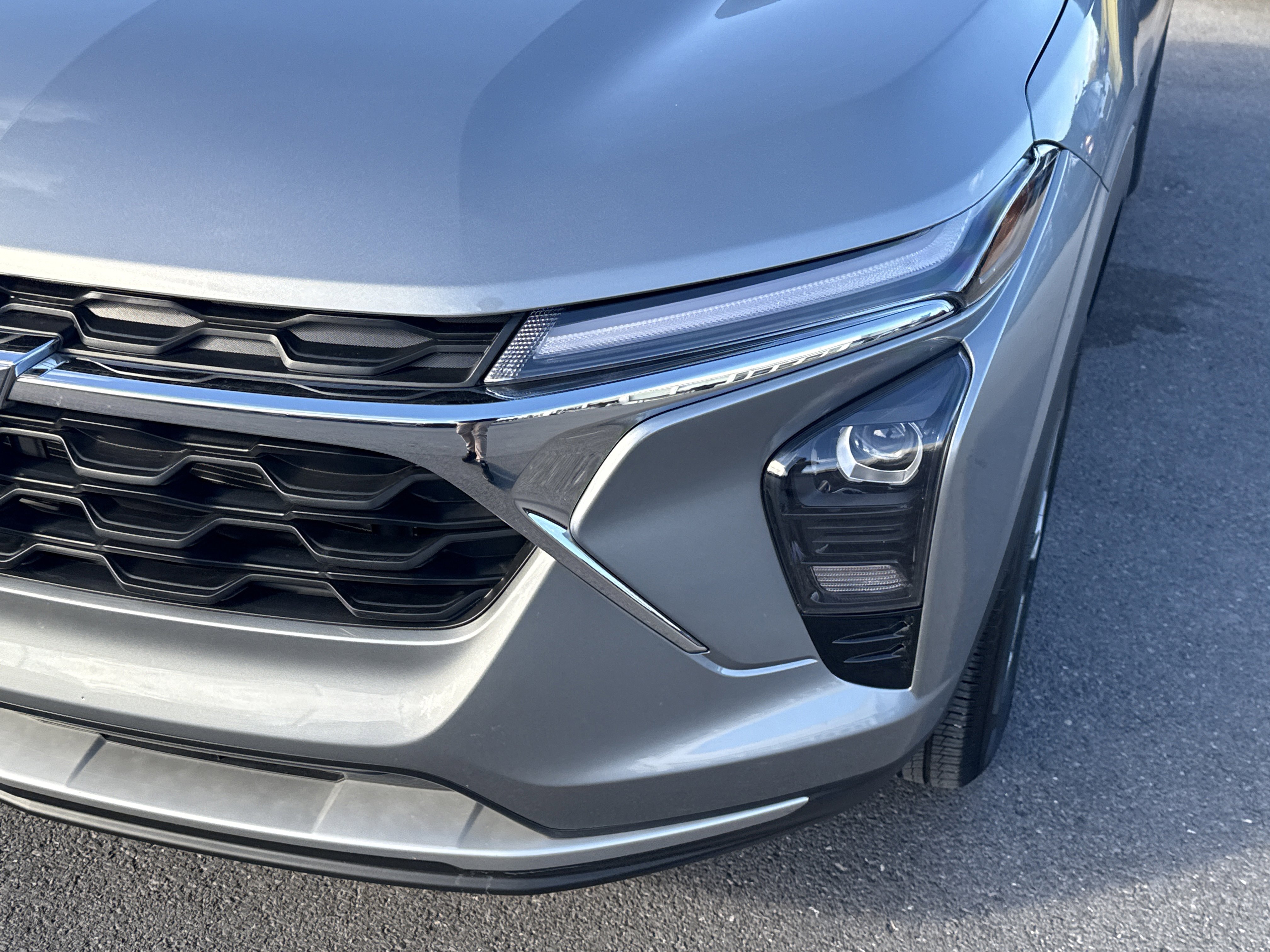 Used 2025 Chevrolet Trax LT w/ LT Convenience Package image 9