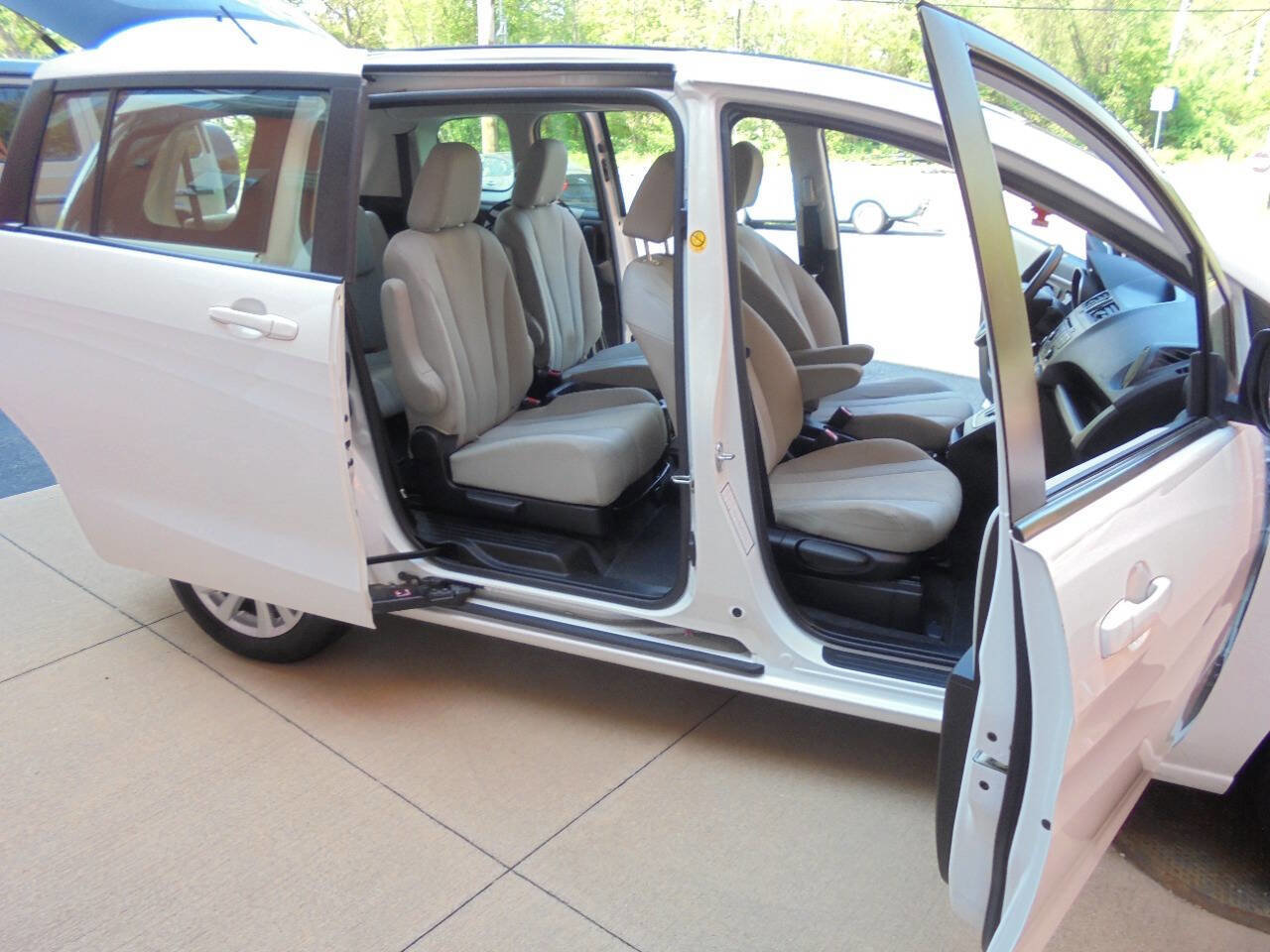 Used 2015 MAZDA MAZDA5 Sport FWD image 18