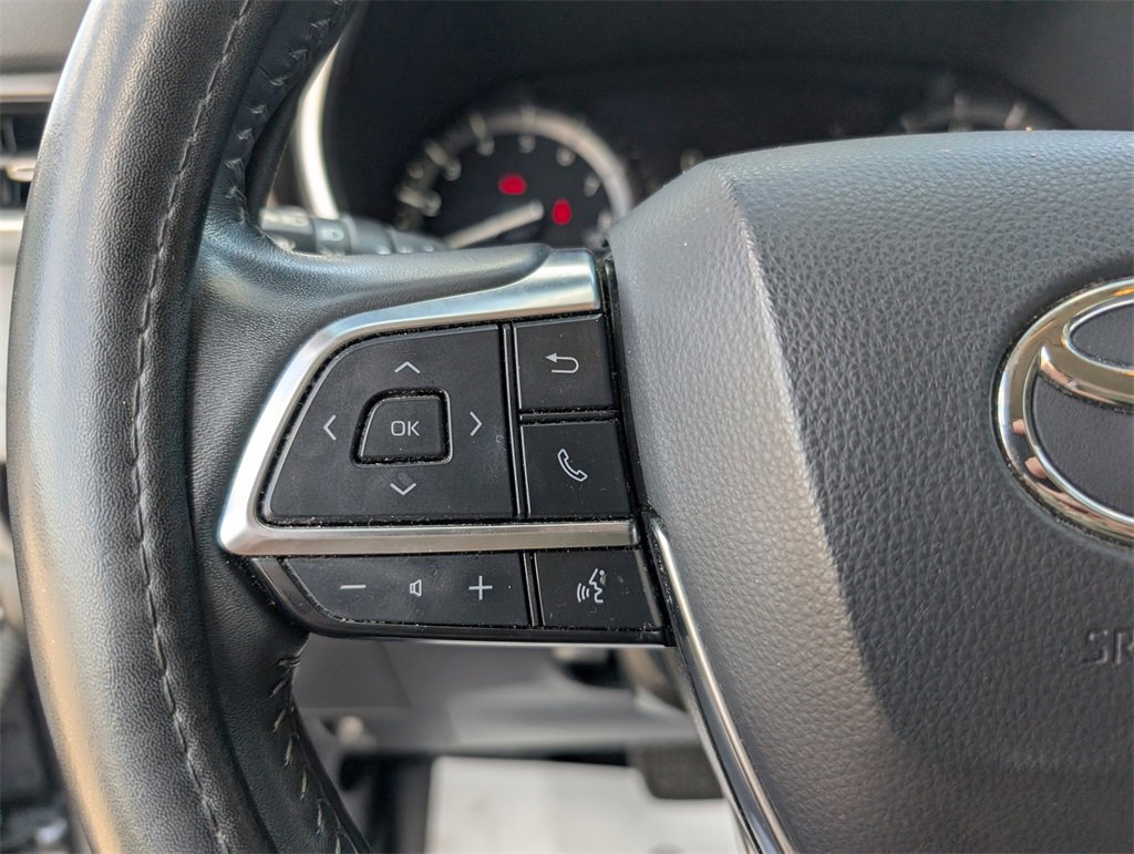 Used 2021 Toyota Highlander XLE image 22