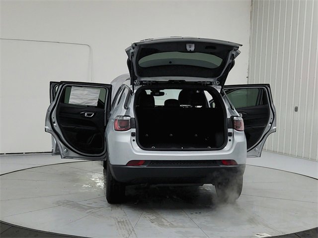 New 2026 Jeep Compass Latitude image 14