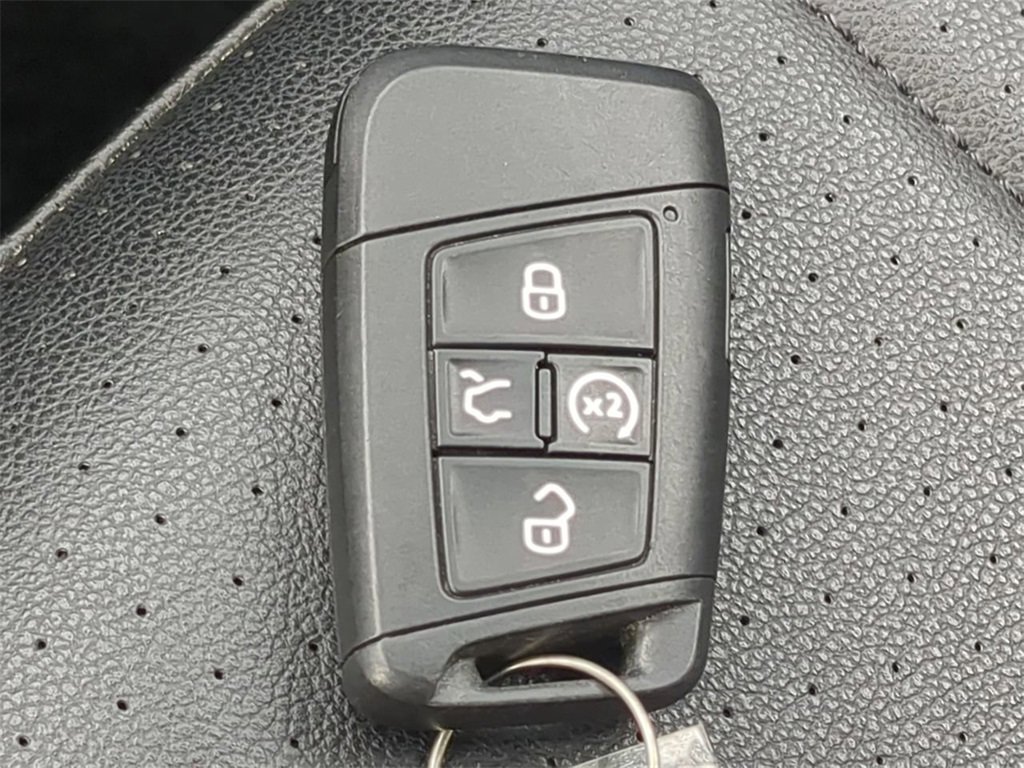 Used 2024 Volkswagen Tiguan SE image 29