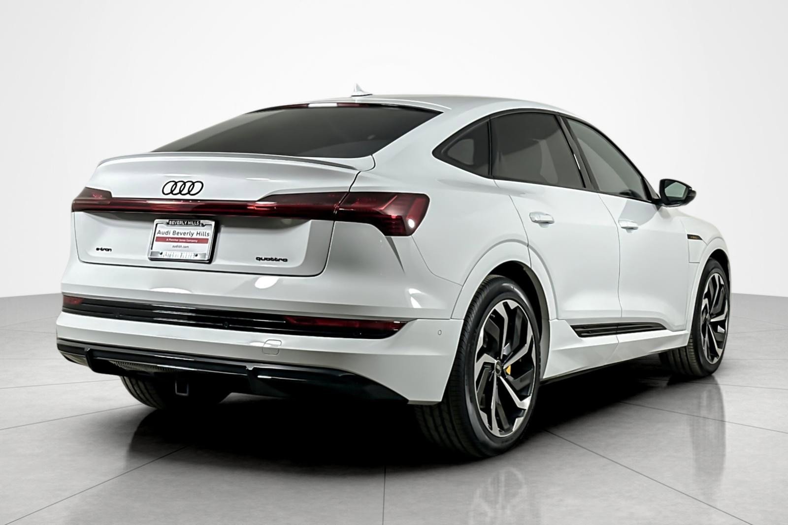Used 2023 Audi e-tron Premium Plus w/ Premium Plus Package AWD/4WD image 5