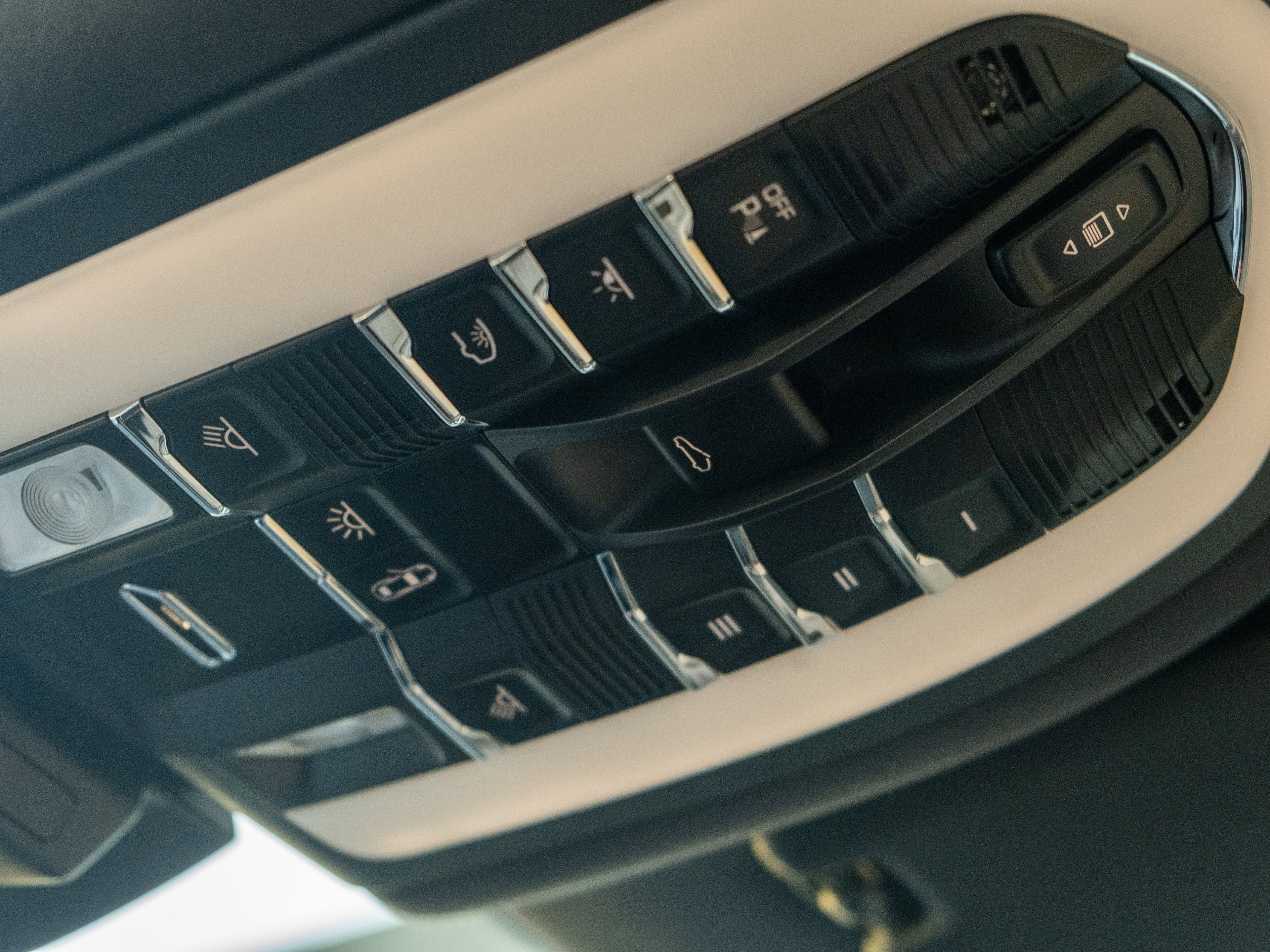 Certified 2026 Porsche Macan AWD/4WD image 35
