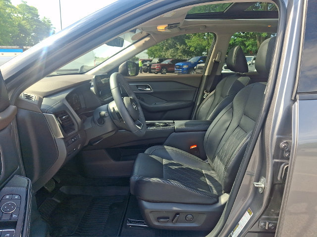 Used 2023 Nissan Rogue Platinum w/ Platinum Premium Package AWD/4WD image 13