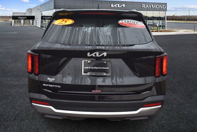Used 2025 Kia Sorento S image 5
