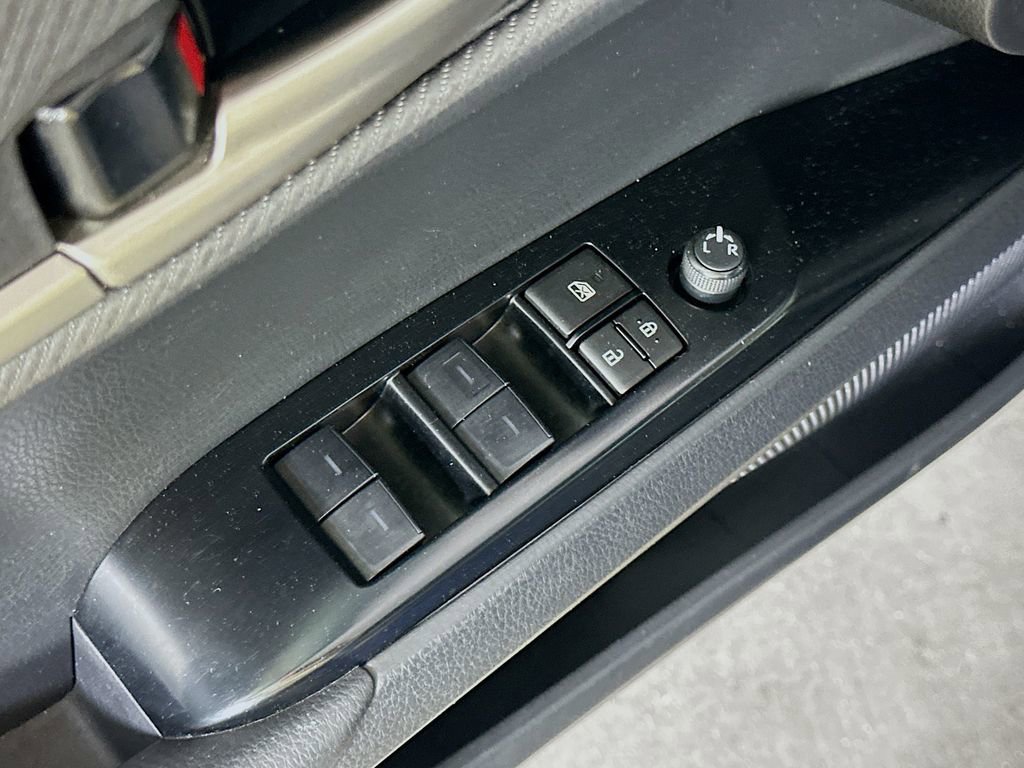 Used 2025 Toyota Camry SE image 20