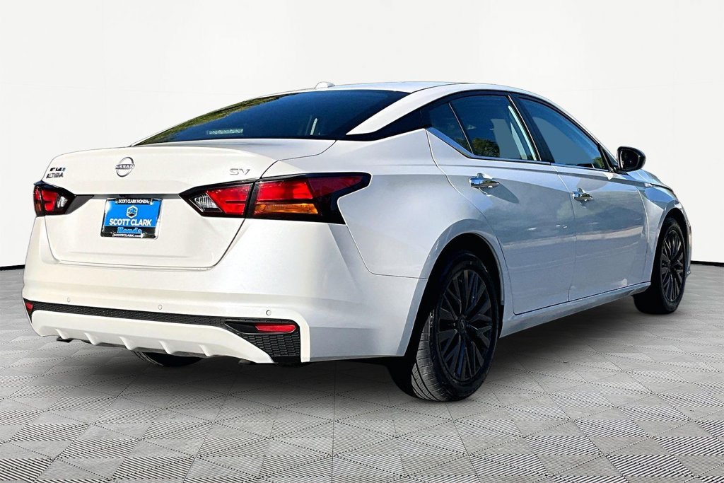 Used 2024 Nissan Altima 2.5 SV FWD image 6