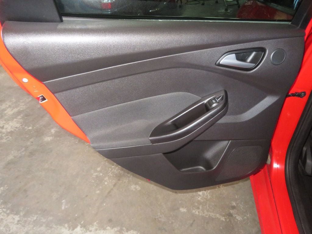 Used 2013 Ford Focus ST FWD image 20