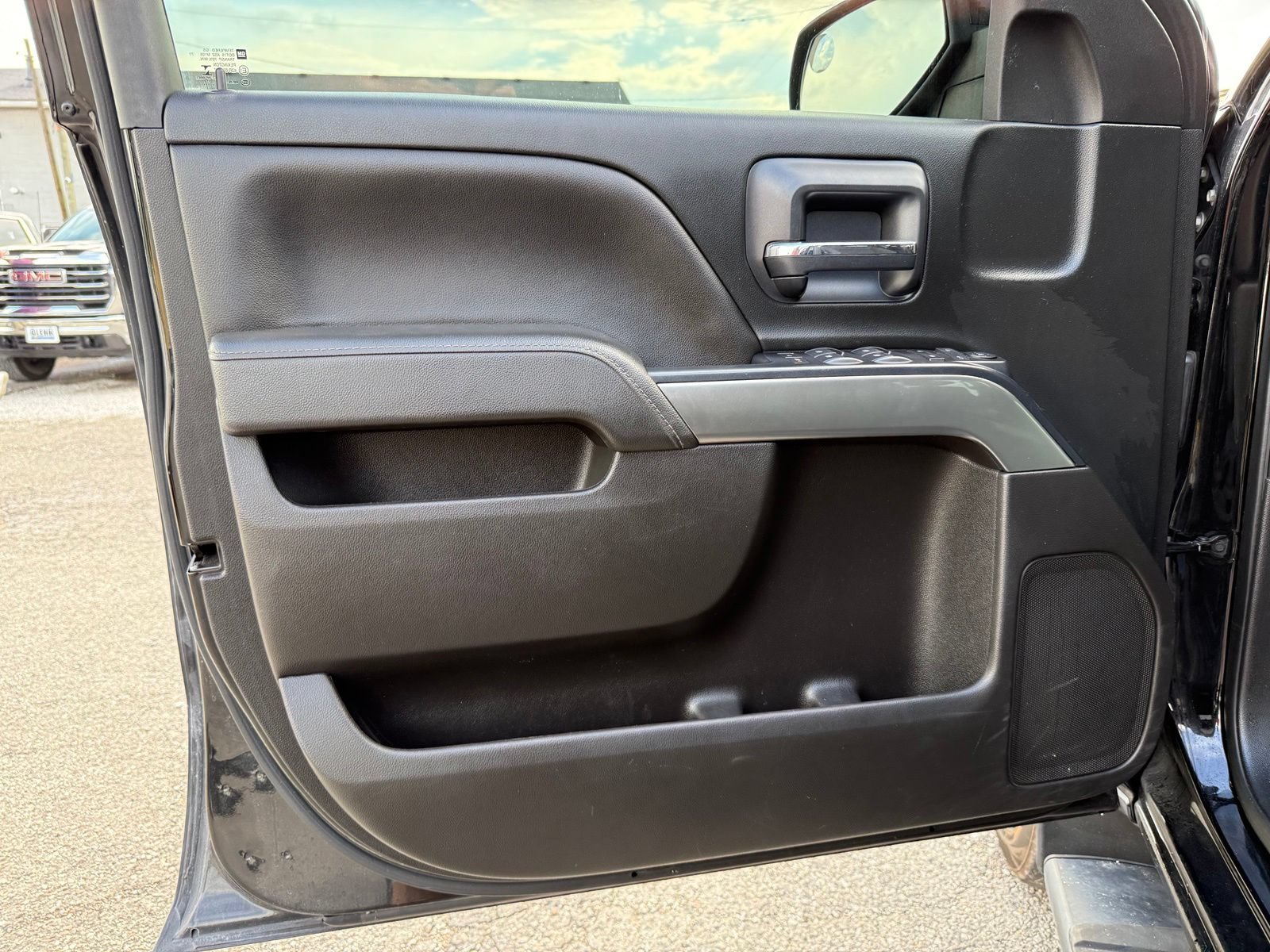 Used 2018 Chevrolet Silverado 1500 LT AWD/4WD image 11