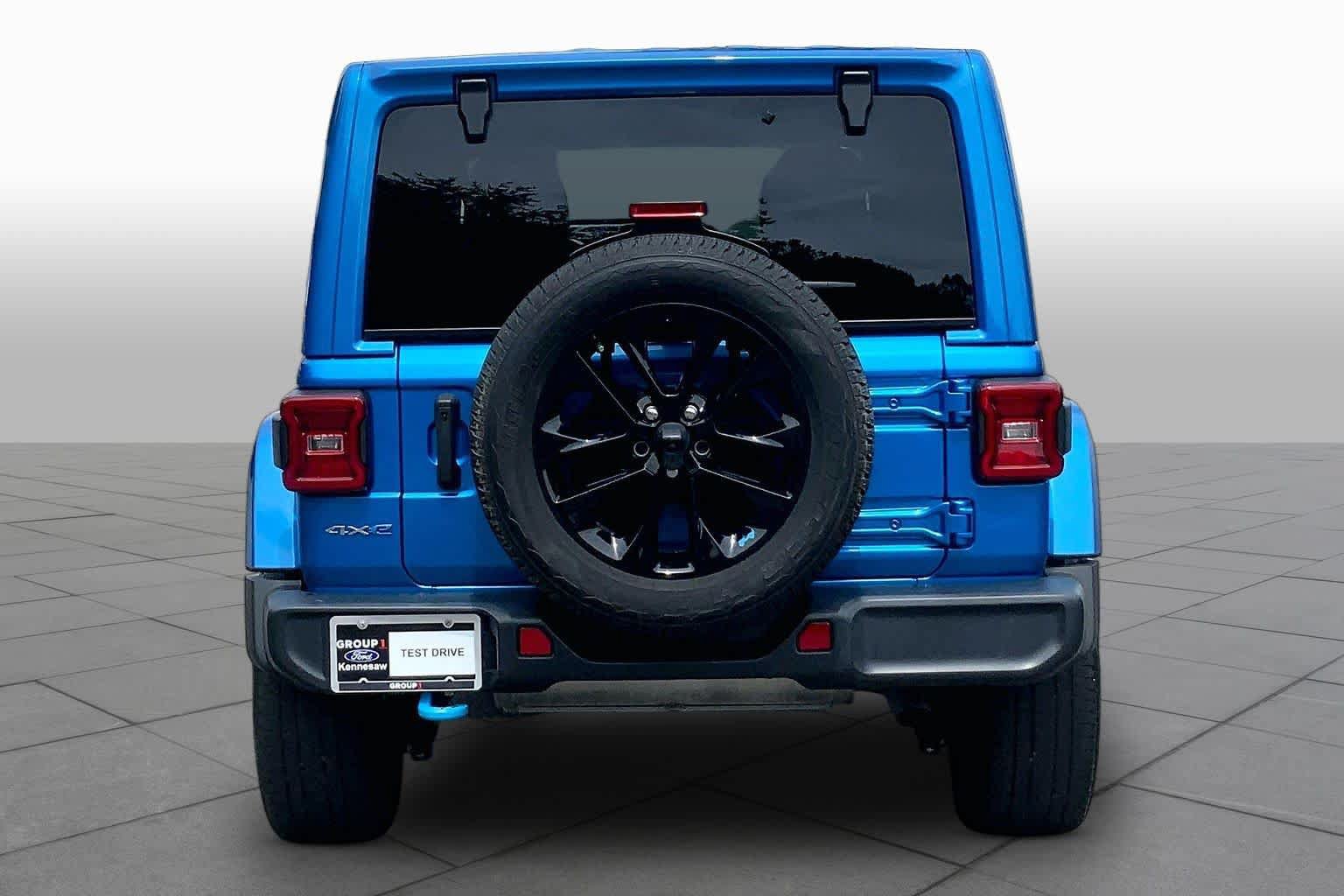 Used 2022 Jeep Wrangler Unlimited Sahara w/ Cold Weather Group AWD/4WD image 5