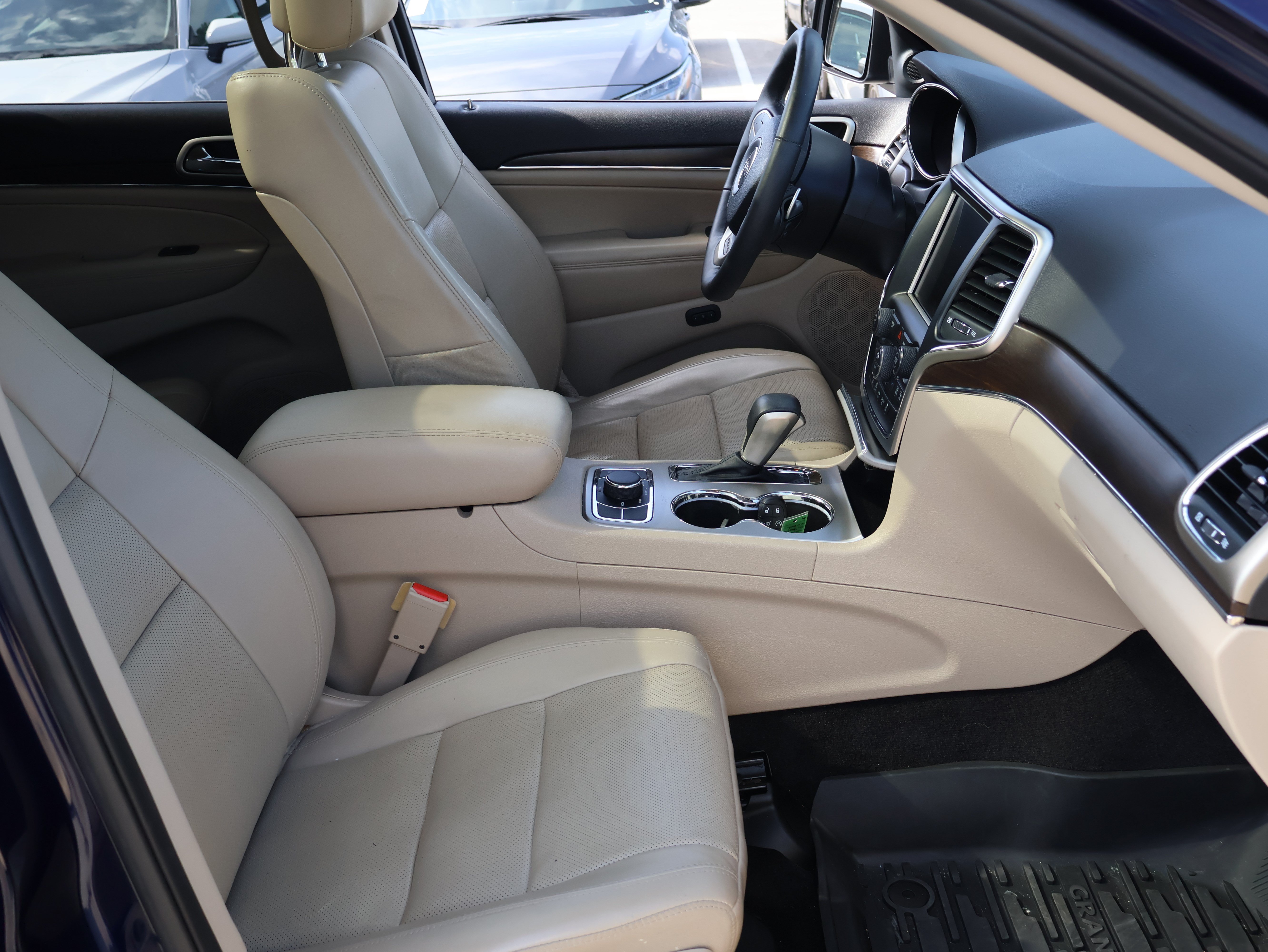 Used 2017 Jeep Grand Cherokee Limited w/ Luxury Group II AWD/4WD image 8