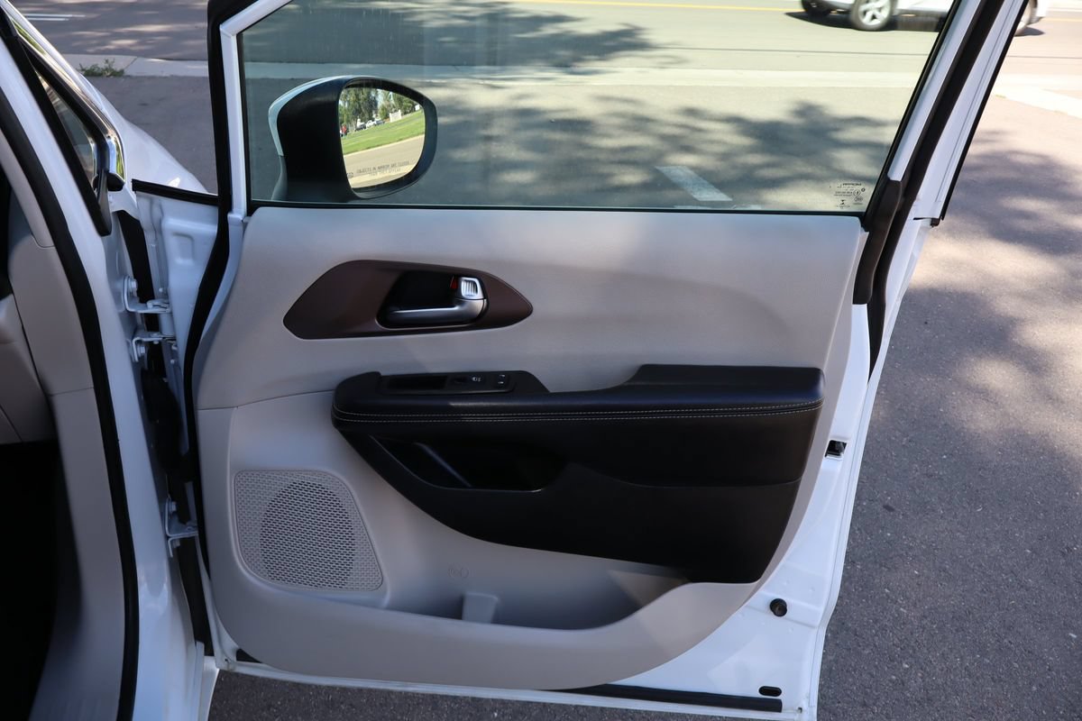 Used 2022 Chrysler Voyager LX FWD image 26
