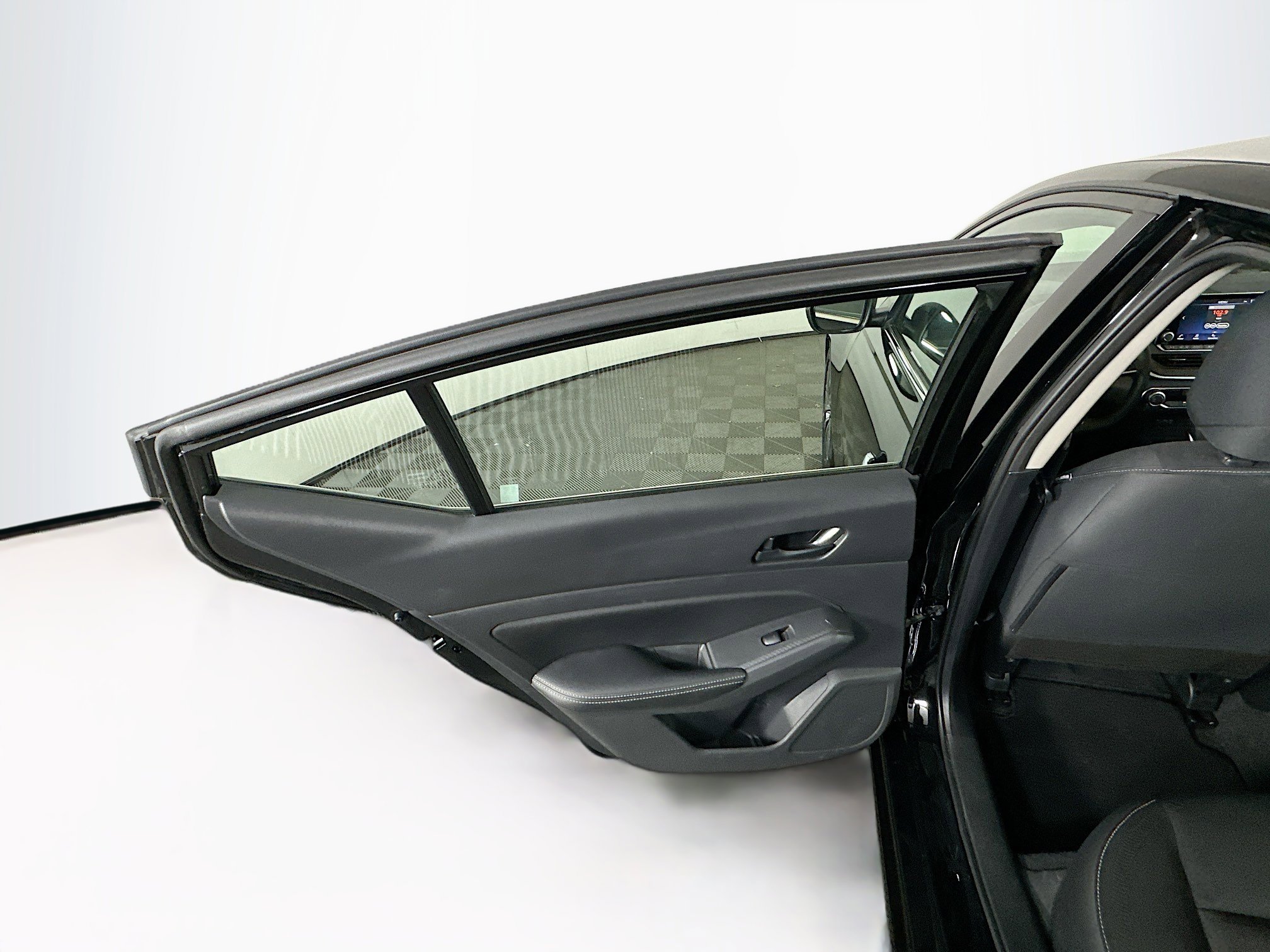 Used 2025 Nissan Altima 2.5 SV image 25