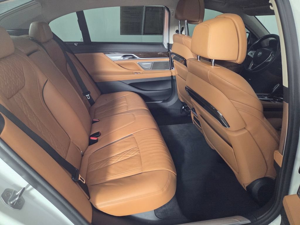 Used 2020 BMW 750i xDrive w/ Autobahn Package AWD/4WD image 30