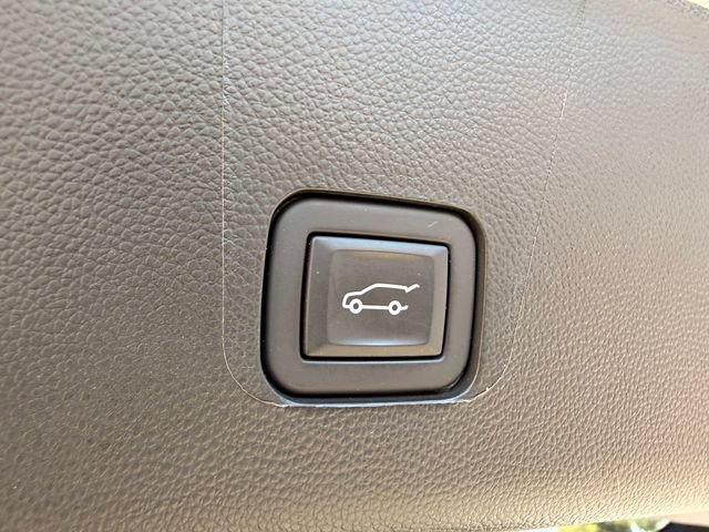 Used 2023 Chevrolet Traverse LT w/ LPO, Cargo Package AWD/4WD image 29