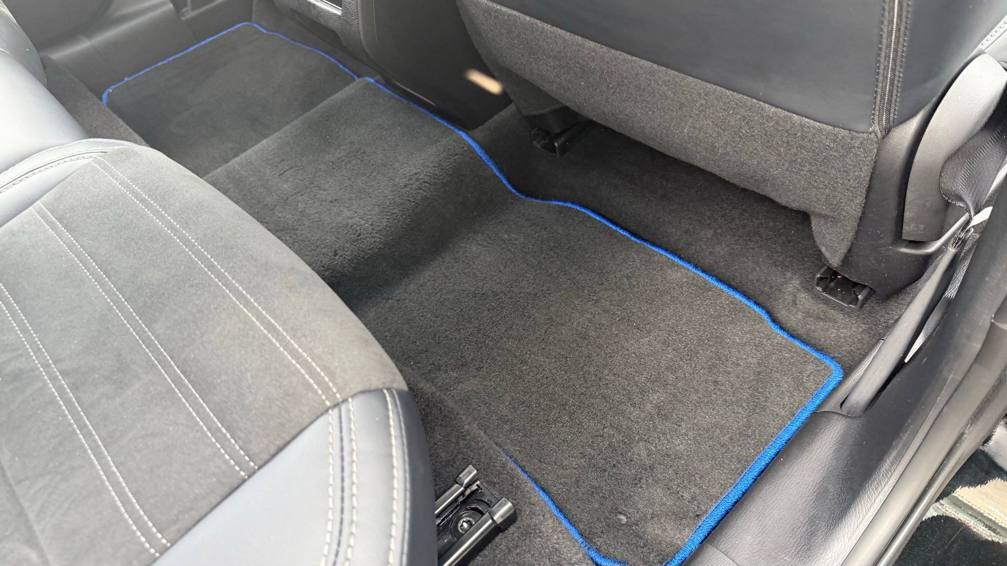 Used 2024 Mitsubishi Outlander SE image 28