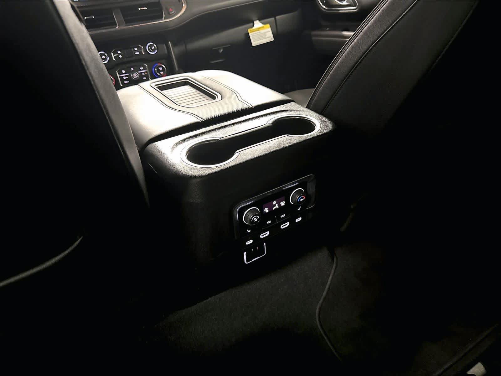 Used 2022 Chevrolet Suburban RST w/ Sport Performance Package AWD/4WD image 37